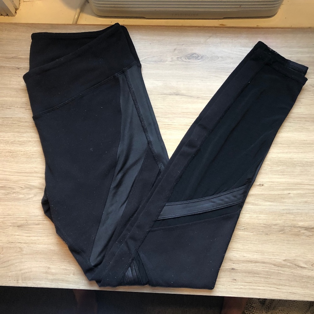 Alo Yoga leggings wish Mesh inserts